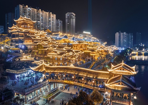 湖北宣恩：“四权融合」佧体出让组合包拍出1.6亿元