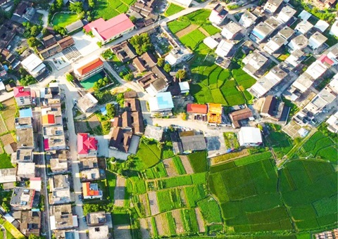 福建省发展“村落驰名行动” <br>自执行以来至上月底，全省共定名、改名地名4900余个，采集上图村落地名信息近14万条