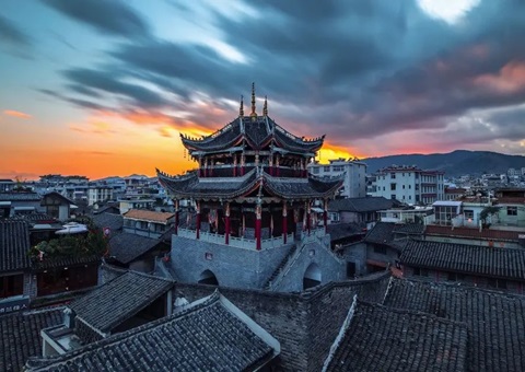 四川汗青文化；ご   规划“一核、四廊、五区、多点”格局